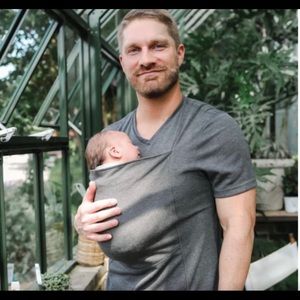 Lalabu Gray men’s shirt size L grey baby wearing